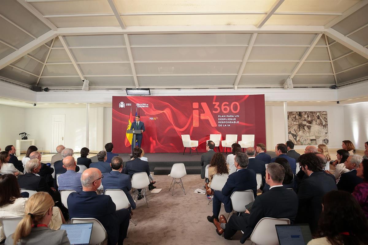 Pedro Sánchez presenta el Plan IA360 ante los asistentes en La Moncloa, el 21 de septiembre de 2026